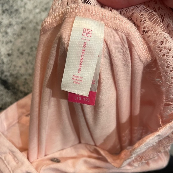 ⭐️No Boundaries Blush Pink Lace Detail Tank Top

⭐️ items - 5 for $20 - Picture 3 of 4